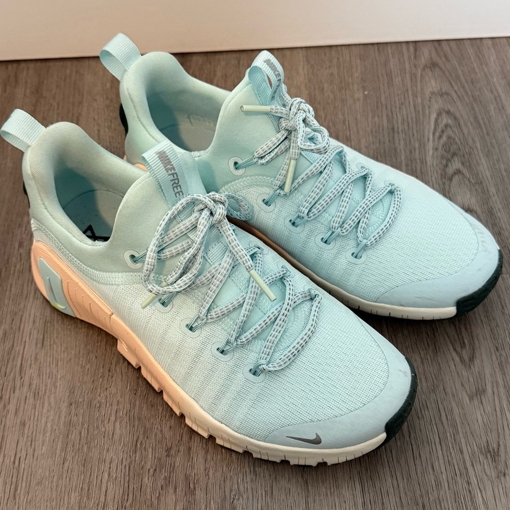 Nike Women’s Free Metcon 6 Training Shoes - Picture 2 of 7